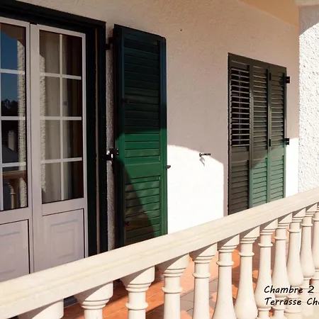 Chambres D Hotes Jacuzzi Bed & Breakfast *