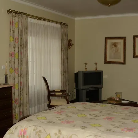 Chambres D Hotes Jacuzzi Bed & Breakfast *