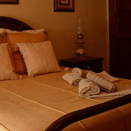 Chambres D Hotes Jacuzzi Bed & Breakfast